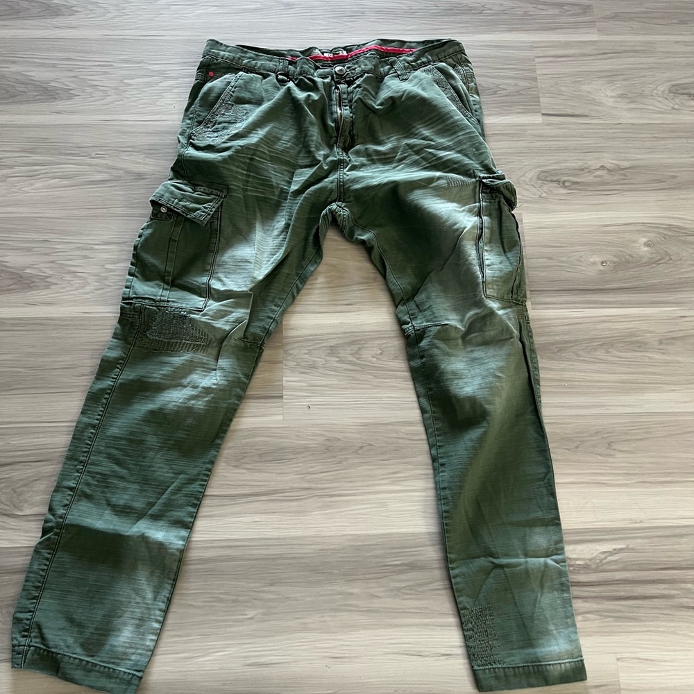 Staple cargo pants size 40/32
